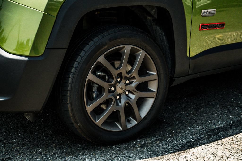 Used 2016 Jeep Renegade 75th Anniversary AWD/4WD image 13