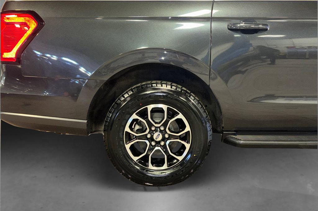 Certified 2024 Ford Expedition Max XLT image 19