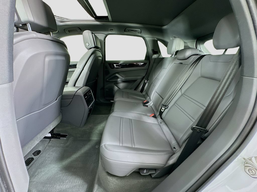 Certified 2022 Porsche Cayenne AWD/4WD image 24