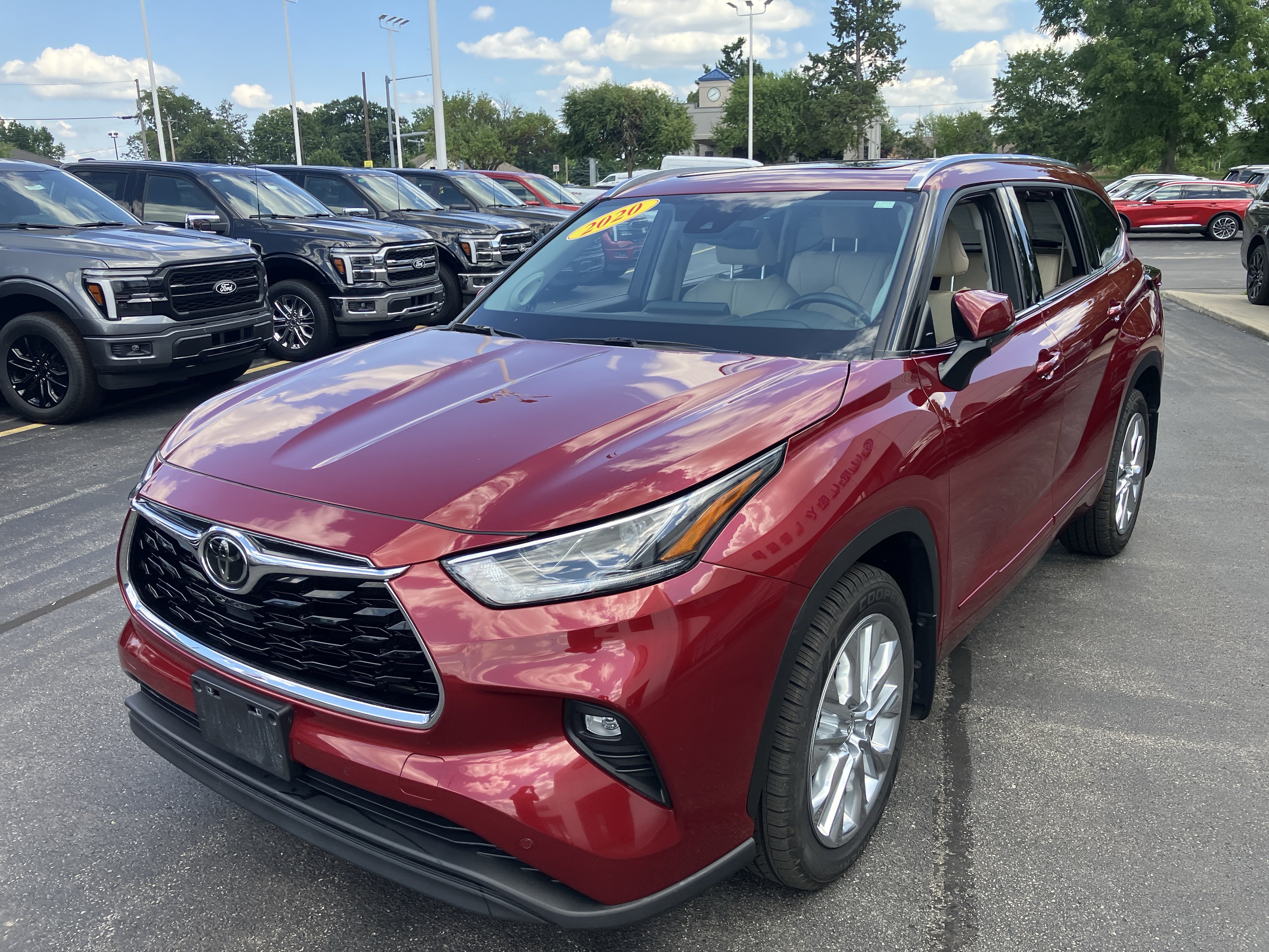 Used 2020 Toyota Highlander Limited AWD/4WD image 3