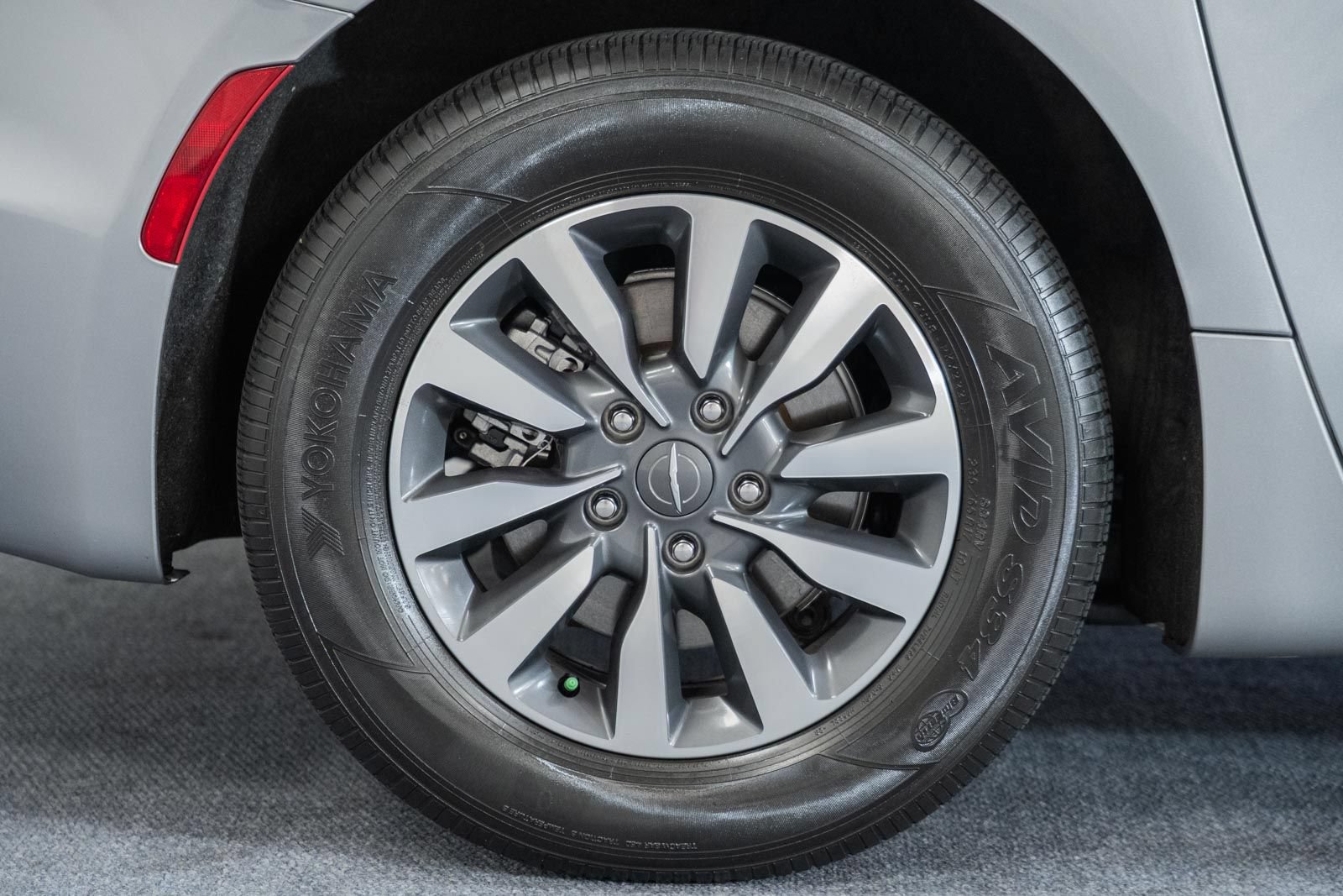 Used 2021 Chrysler Pacifica Touring-L w/ Uconnect Theater Family Group FWD image 22