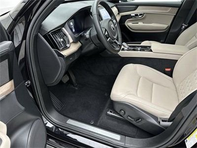 Certified 2025 Volvo XC90 B5 Plus w/ Protection Package Premier image 11