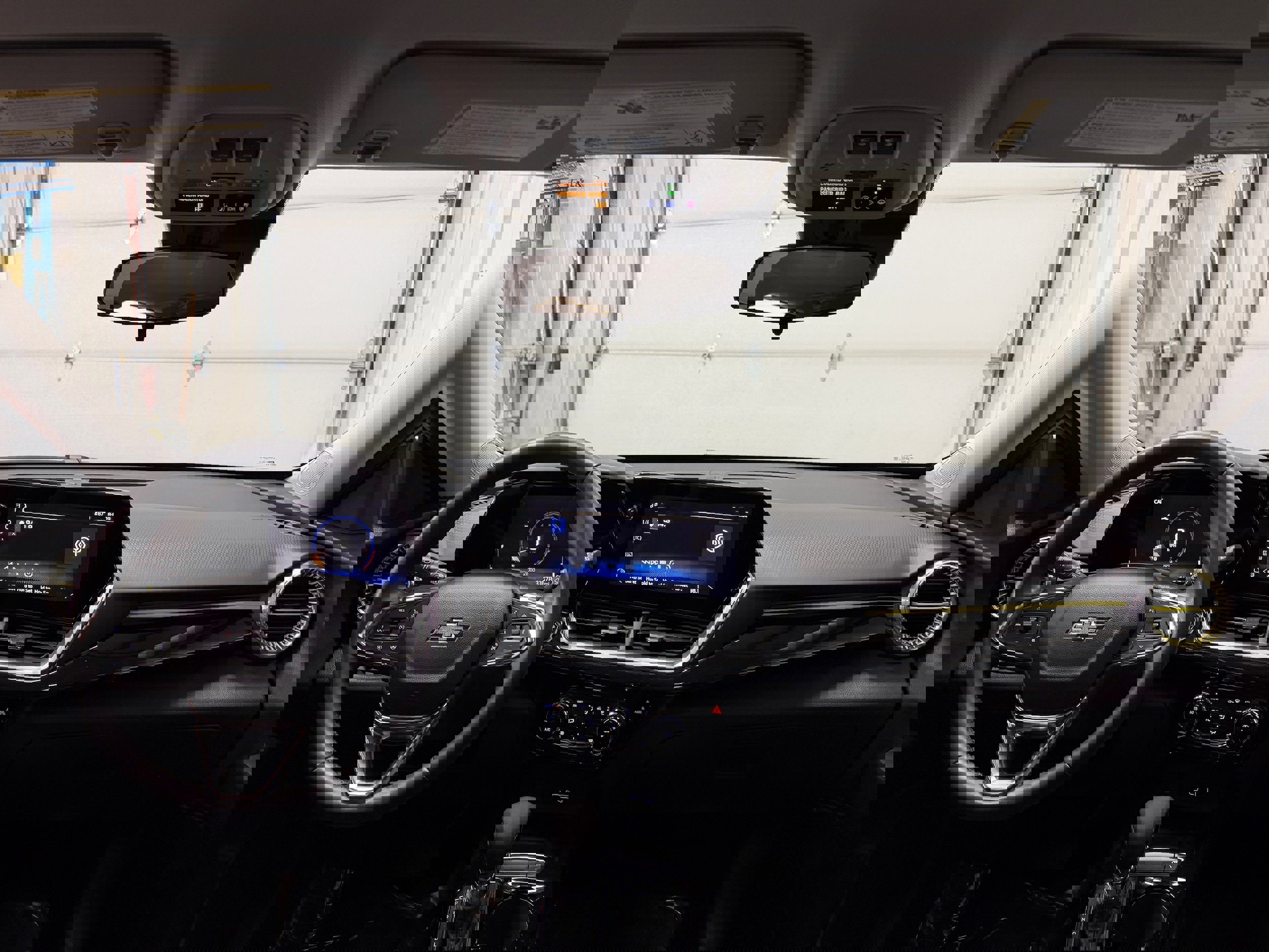 Used 2024 Chevrolet Trax ACTIV w/ Sunroof Package FWD image 3