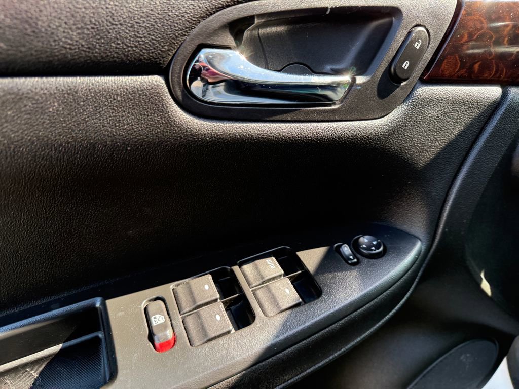 Used 2013 Chevrolet Impala LT w/ LT Sunroof Package FWD image 13