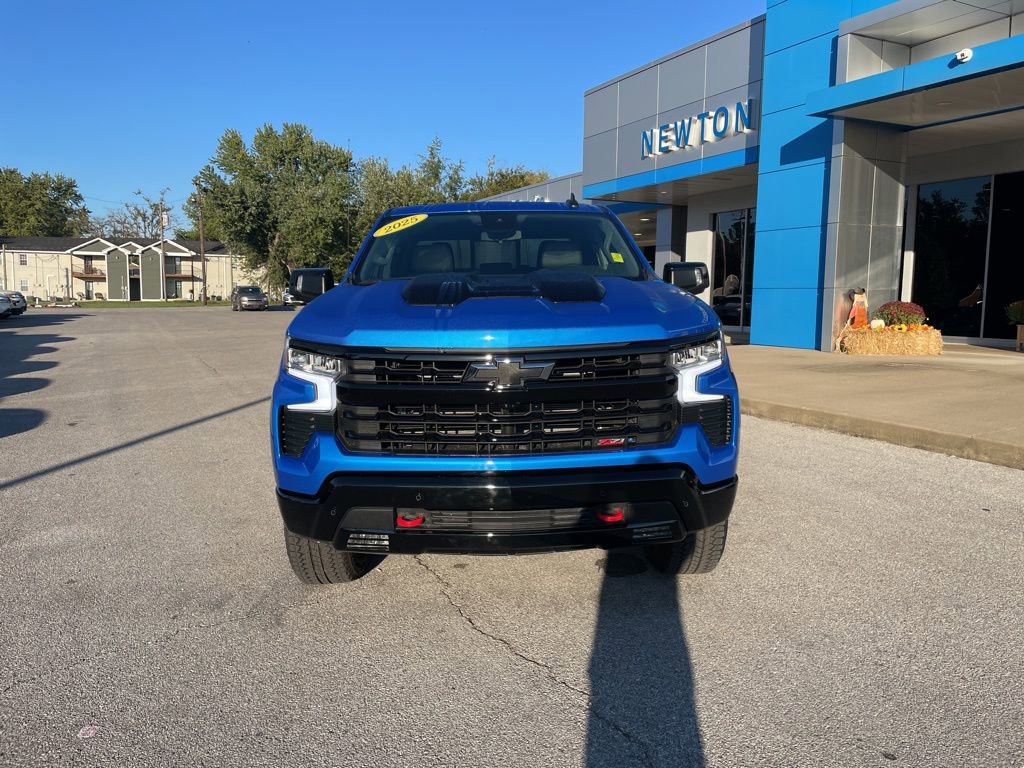 Used 2025 Chevrolet Silverado 1500 LT Trail Boss w/ Convenience Package II image 2