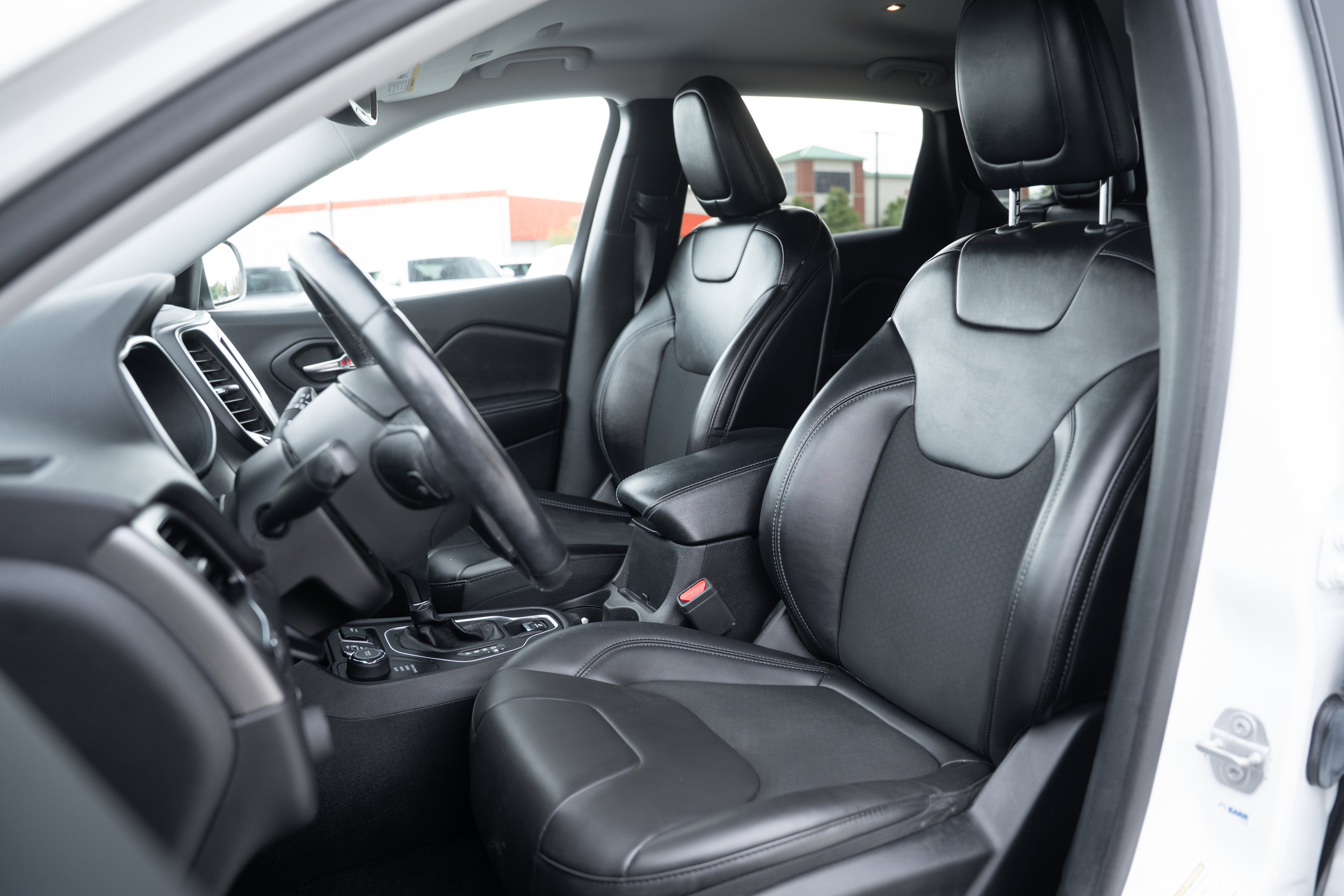 Used 2019 Jeep Cherokee Latitude Plus w/ Comfort/Convenience Group image 13