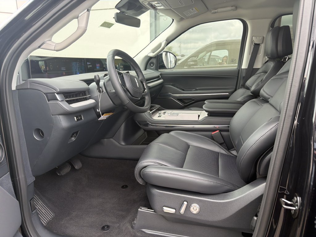 New 2027 Lincoln Navigator L Premier AWD/4WD image 5