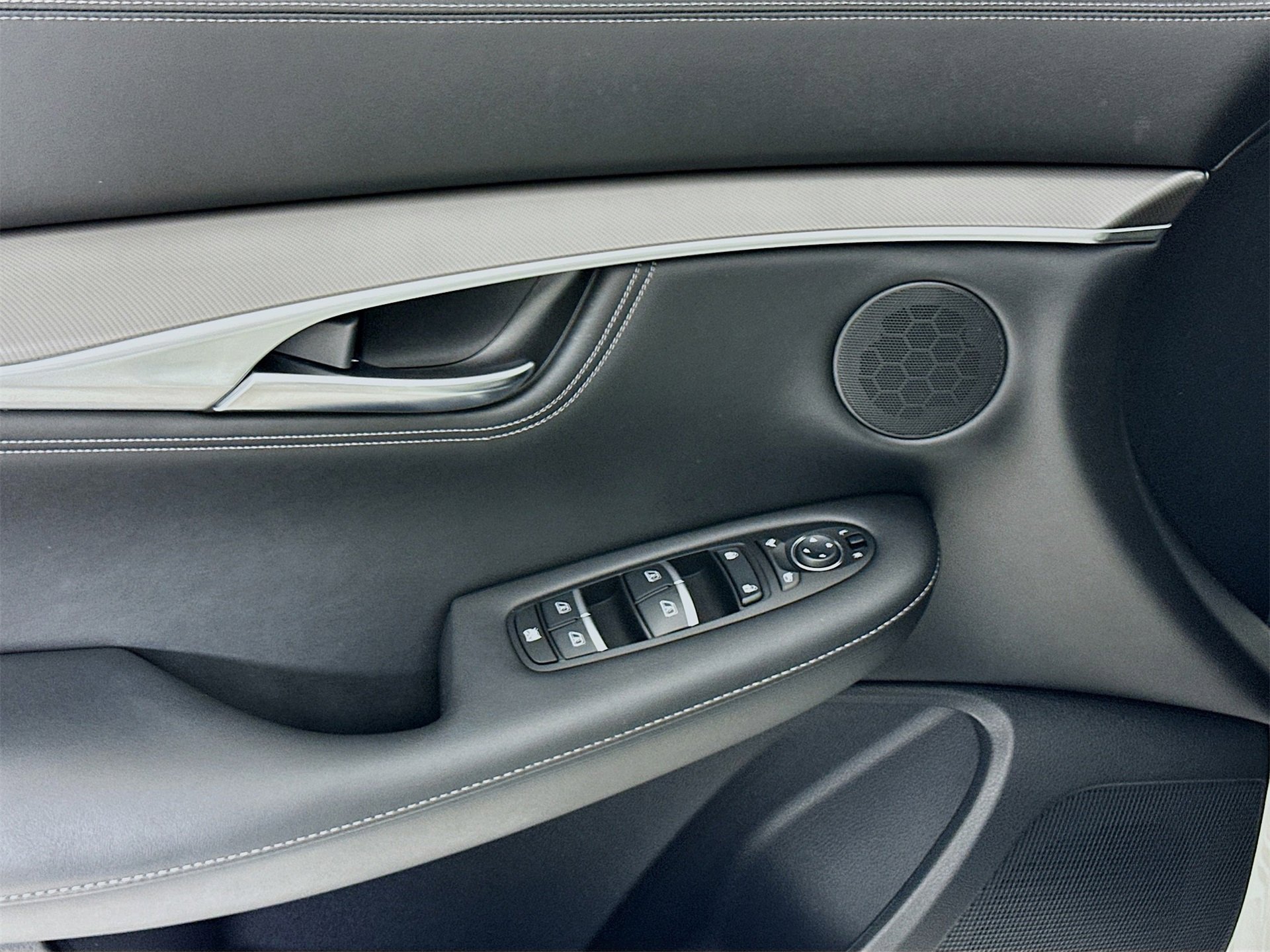 Used 2023 INFINITI QX55 Luxe w/ Cargo Package image 18