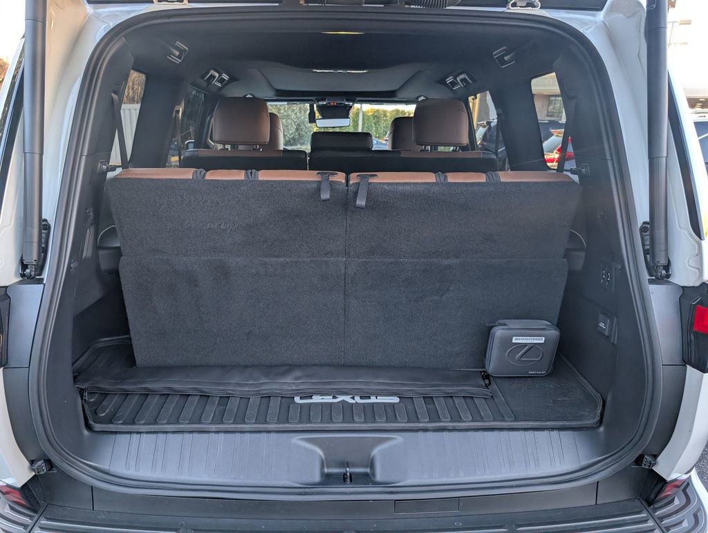 Used 2024 Lexus GX 550 w/ Accessory Package (2T) image 10