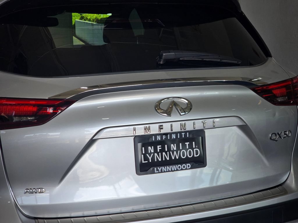 Used 2019 INFINITI QX50 Luxe w/ Navigation Package AWD/4WD image 25