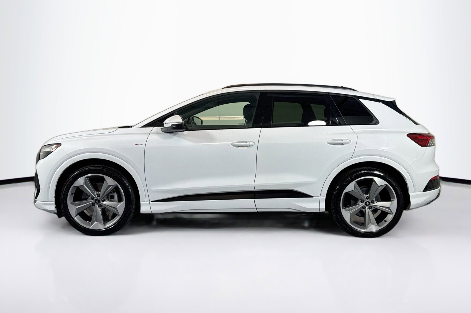 Used 2025 Audi Q4 e-tron Premium Plus w/ Premium Plus AWD/4WD image 8