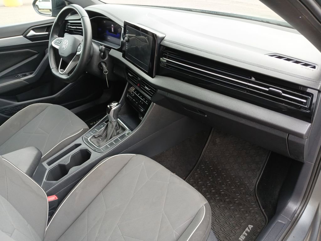 Used 2025 Volkswagen Jetta Sport image 29