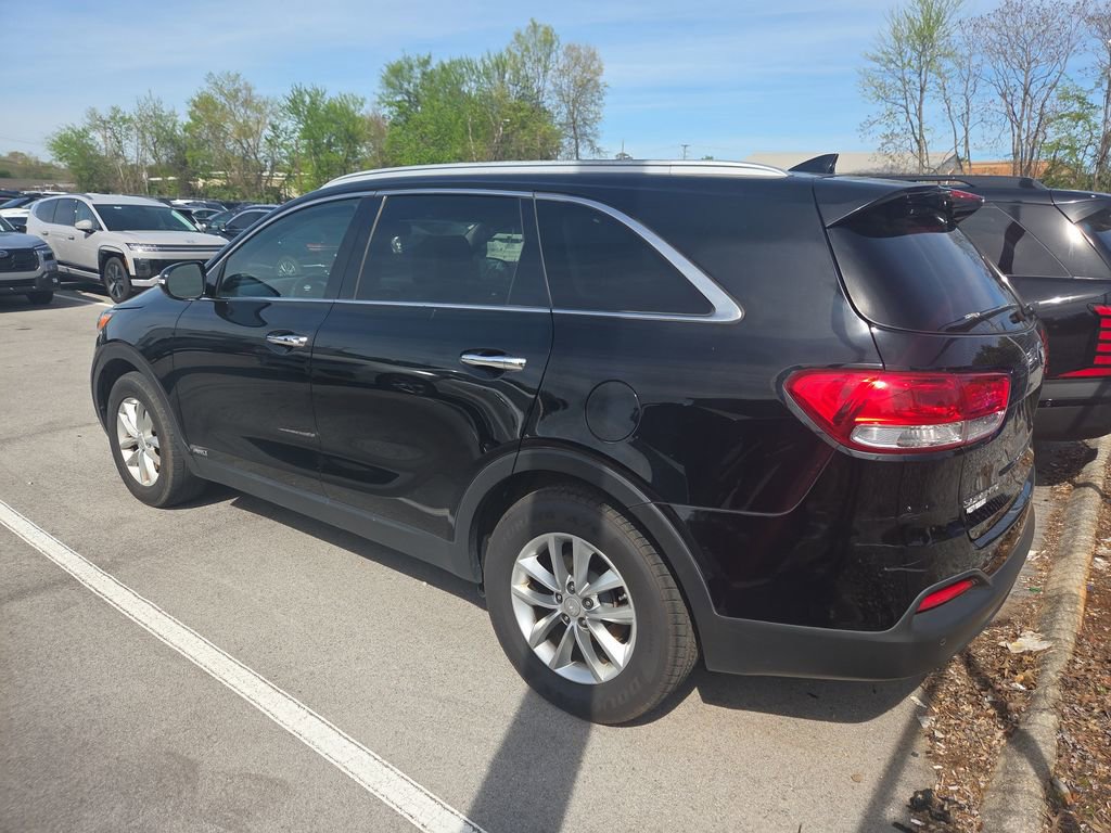 Used 2017 Kia Sorento LX w/ LX Convenience Package image 5