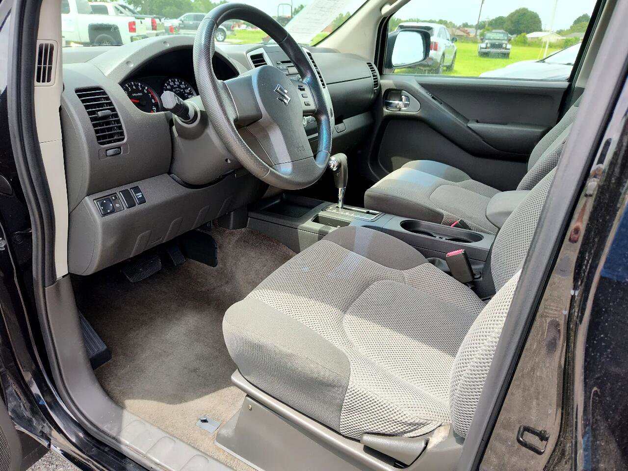 Used 2010 Suzuki Equator Sport image 2