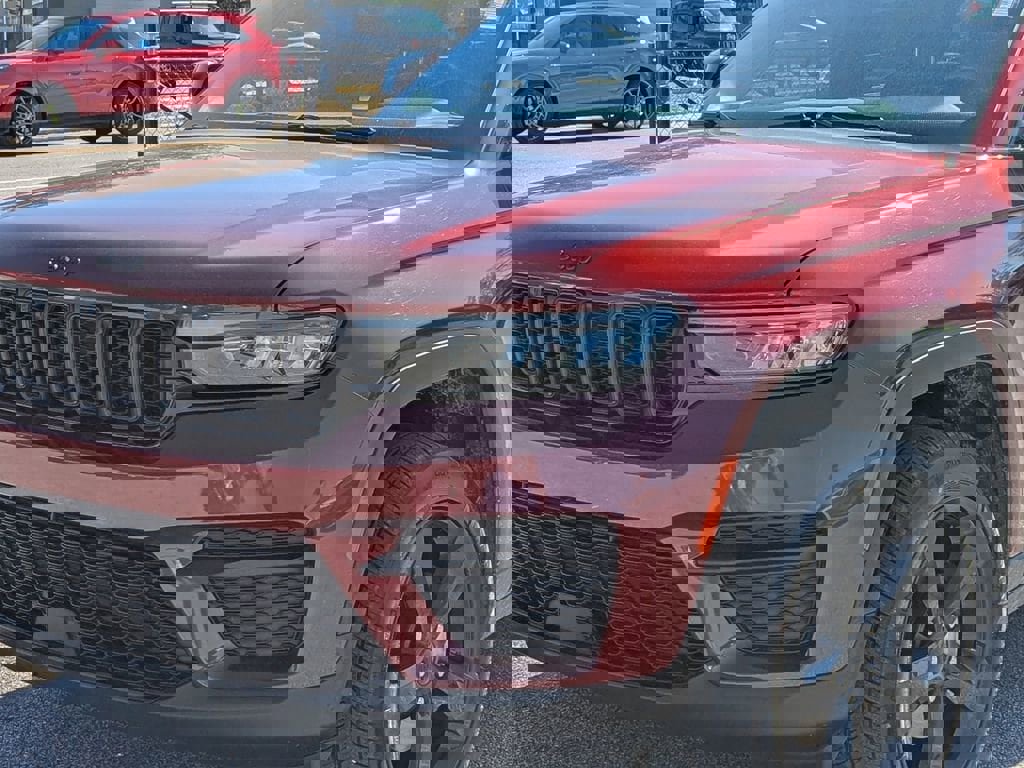 Used 2022 Jeep Grand Cherokee Altitude image 6