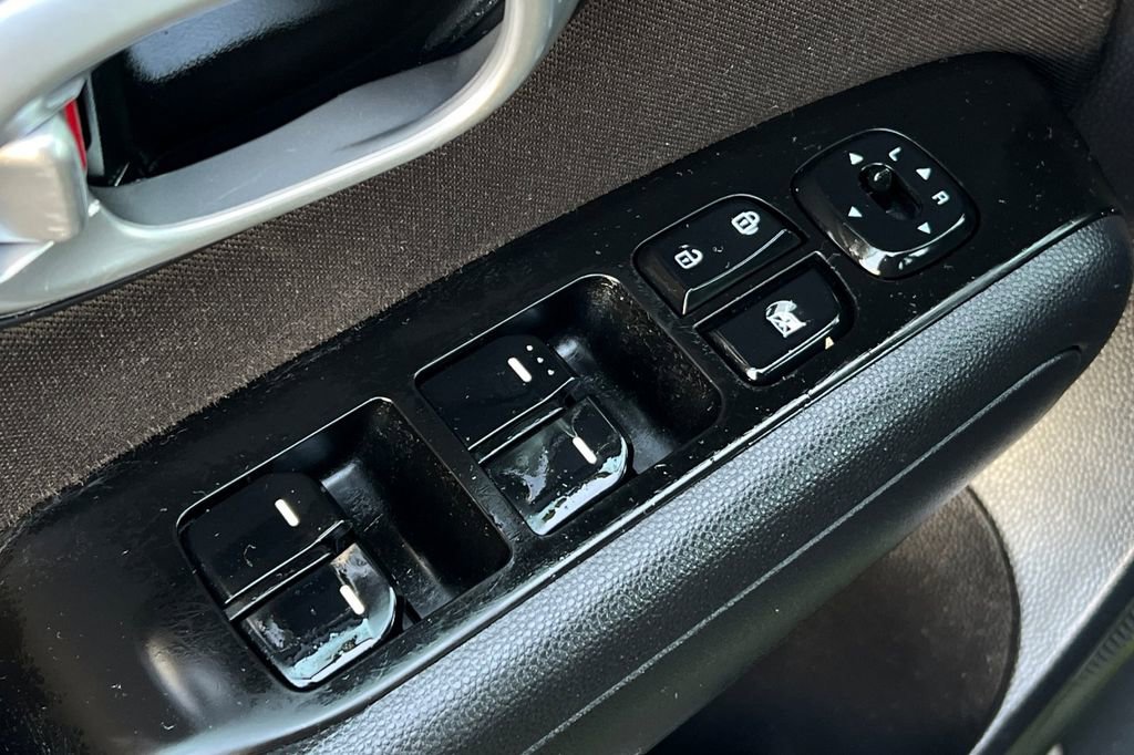 Used 2016 Kia Soul Base image 14