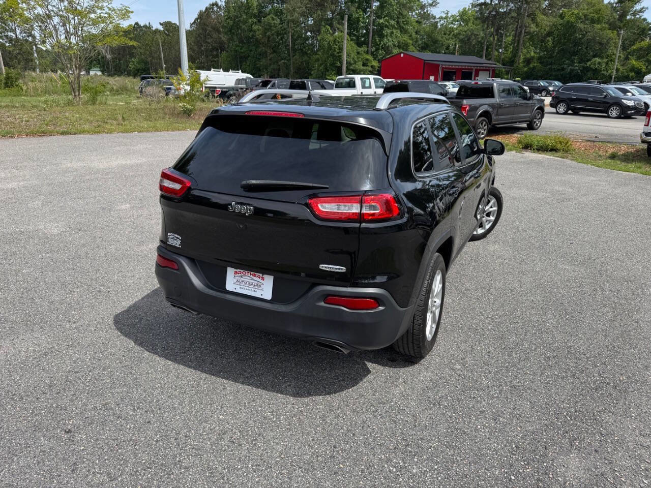 Used 2017 Jeep Cherokee Latitude w/ Comfort/Convenience Group FWD image 6