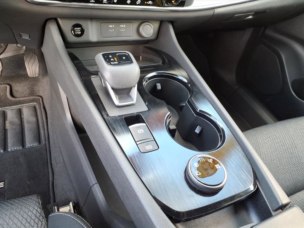 Certified 2025 Nissan Rogue SV image 10