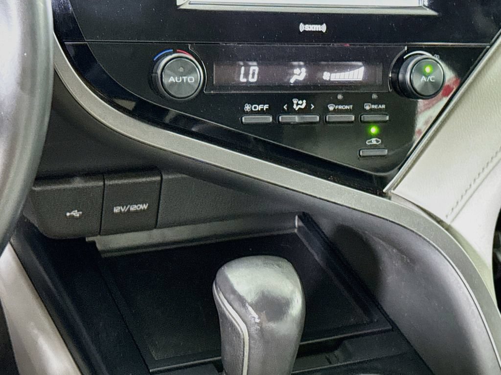 Used 2020 Toyota Camry SE FWD image 8