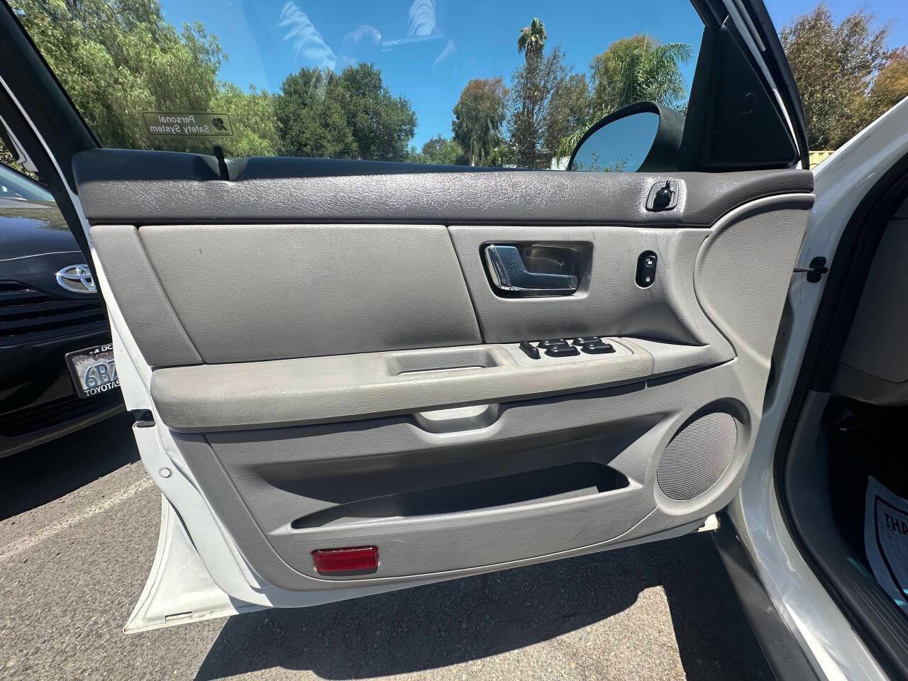 Used 2000 Ford Taurus SE image 11