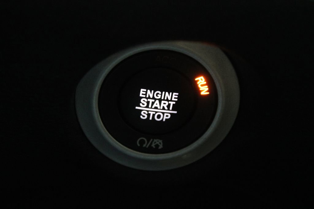 Used 2025 Chrysler Pacifica Limited FWD image 29