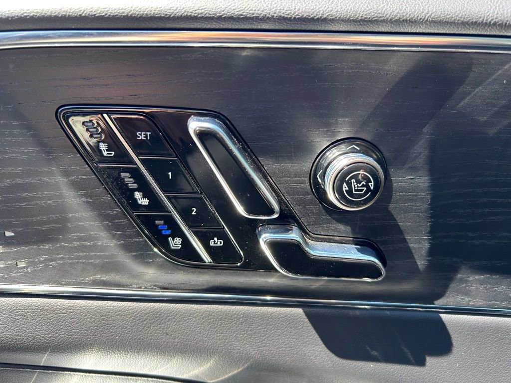 Used 2023 Cadillac Lyriq 2WD image 56