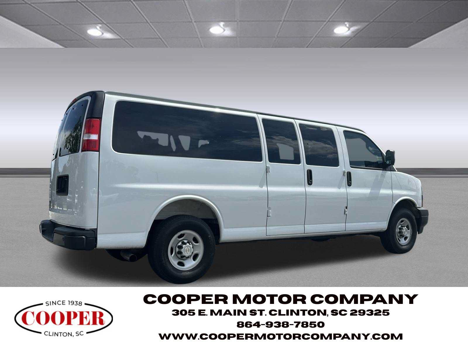 Used 2025 Chevrolet Express 3500 LS RWD image 5