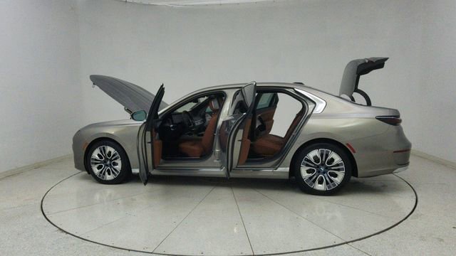 Used 2023 BMW i7 xDrive60 image 74