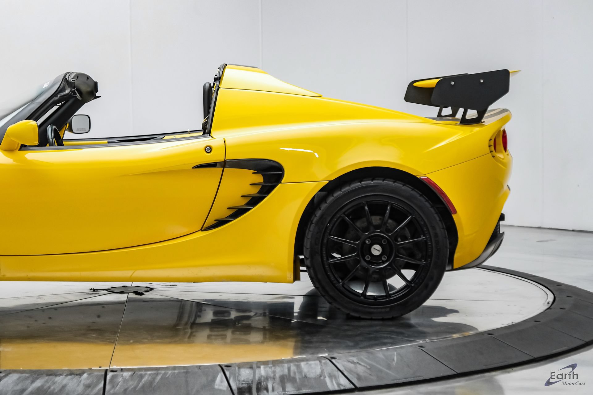 Used 2005 Lotus Elise RWD image 11