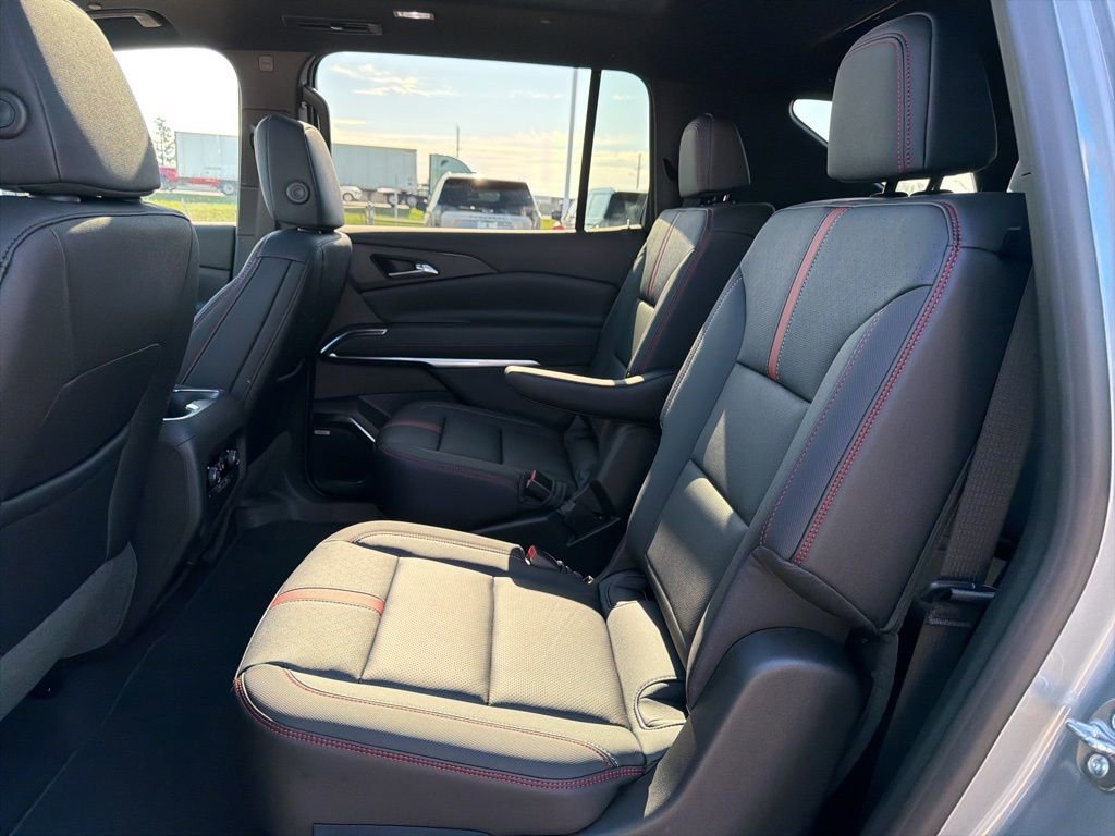 Certified 2025 Chevrolet Traverse RS w/ LPO, Illumination Package FWD image 18