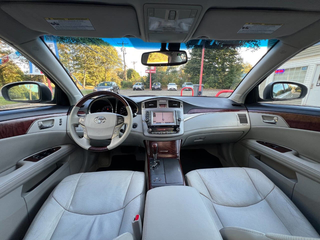 Used 2011 Toyota Avalon Limited image 9