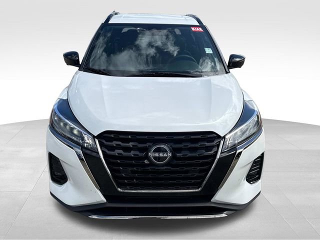 Used 2023 Nissan Kicks SR image 2