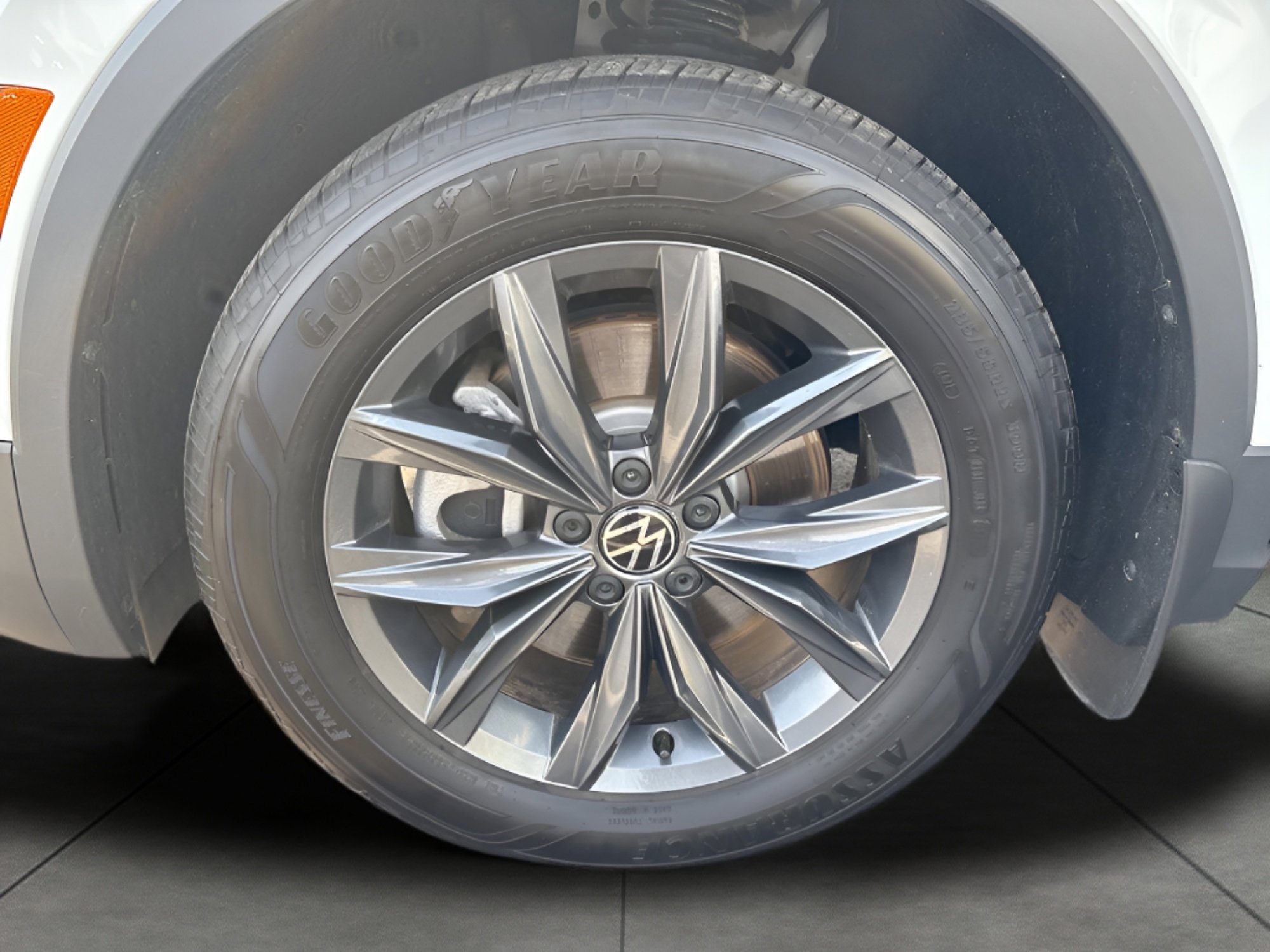 Used 2022 Volkswagen Tiguan SE AWD/4WD image 13