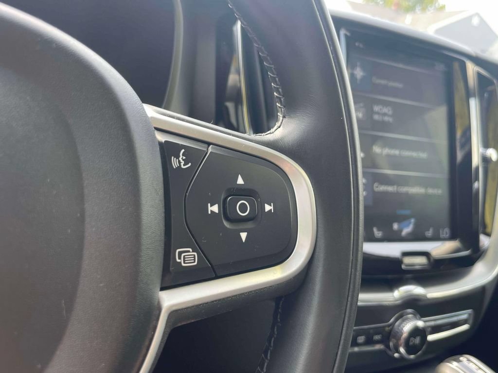 Used 2019 Volvo XC60 T5 Momentum w/ Multimedia Package AWD/4WD image 22