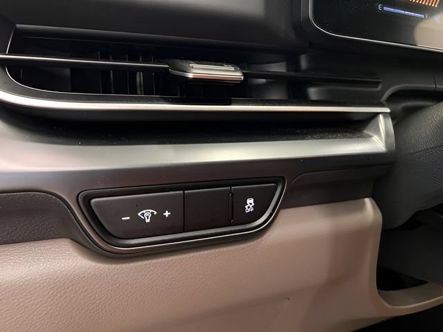Used 2026 Kia Carnival FWD image 19