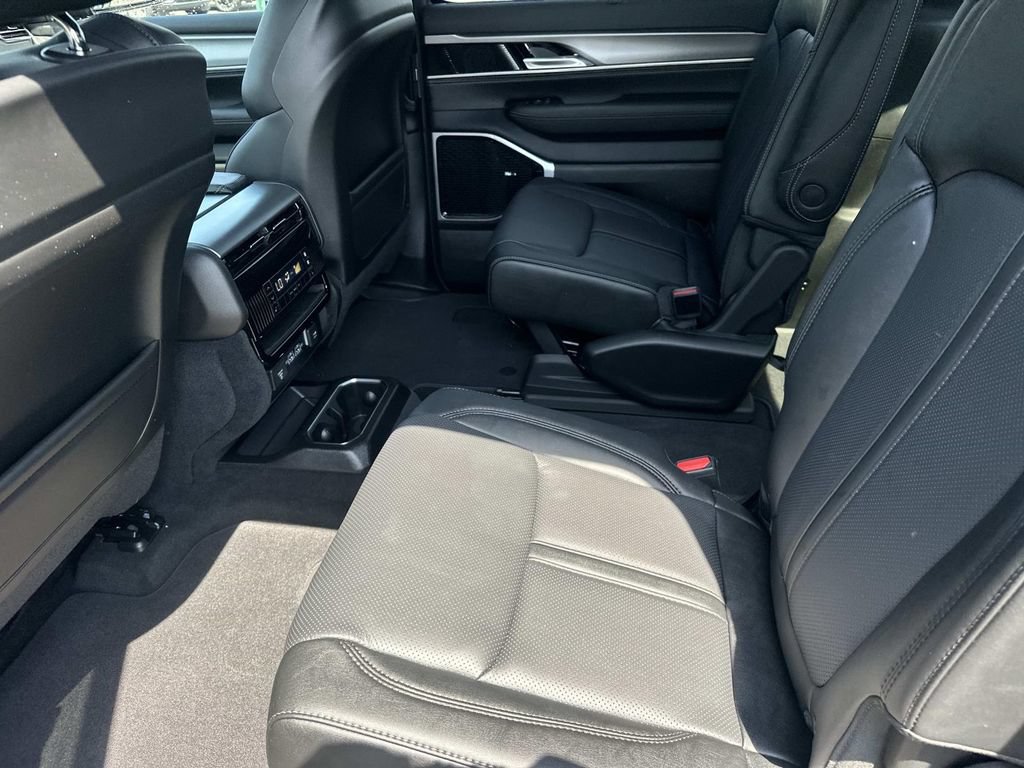 New 2026 Jeep Grand Wagoneer Limited AWD/4WD image 17