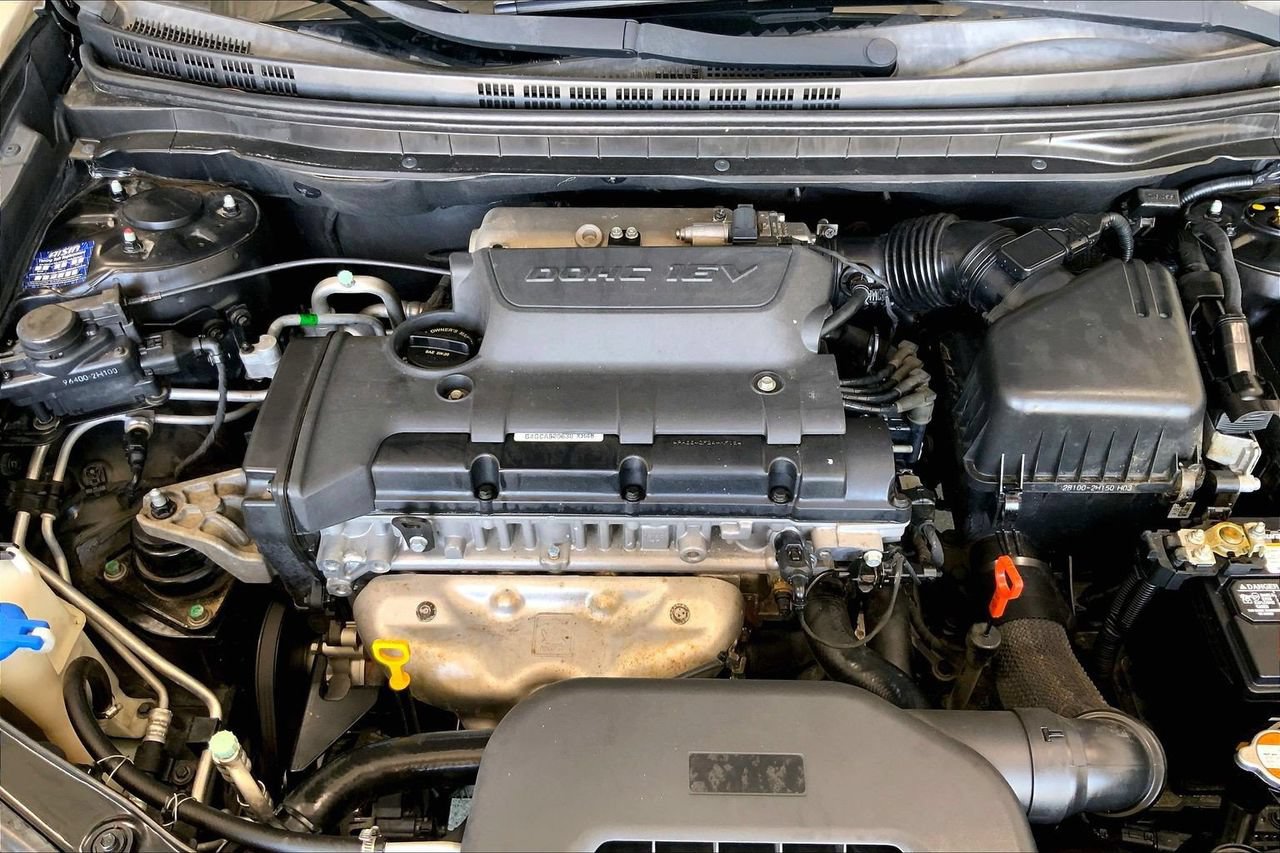 Used 2010 Hyundai Elantra GLS FWD image 9