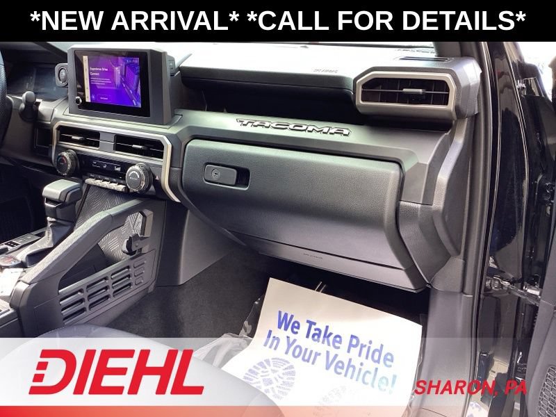 Used 2025 Toyota Tacoma SR AWD/4WD image 14