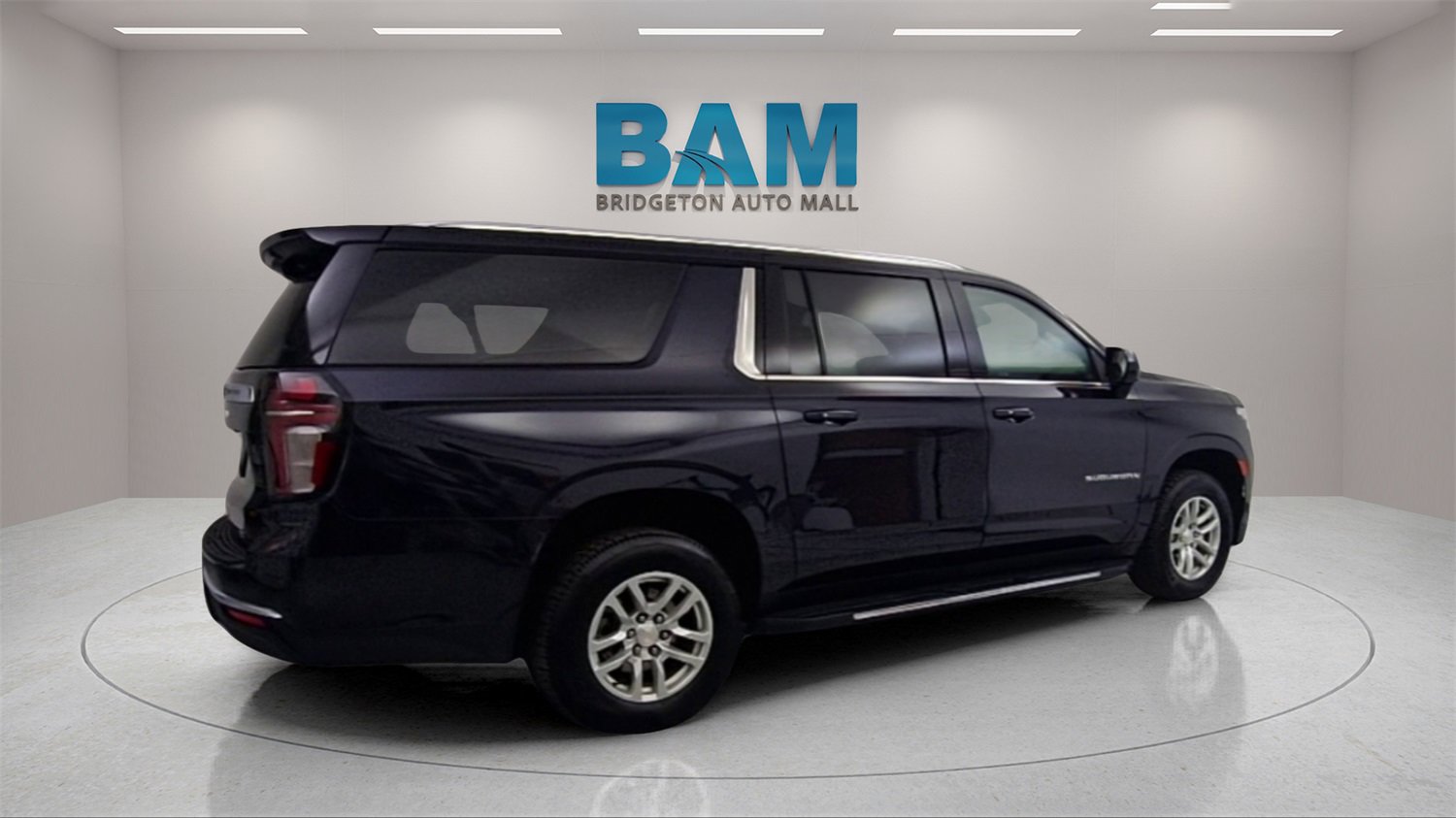 Used 2023 Chevrolet Suburban LT image 7