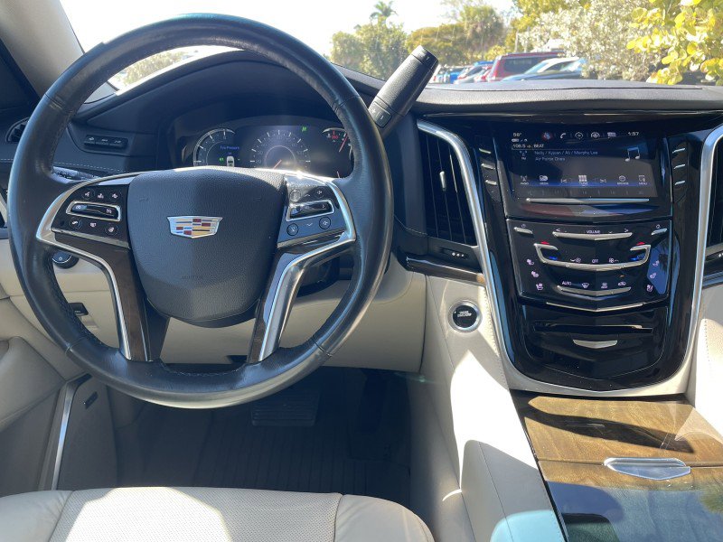 Used 2020 Cadillac Escalade Premium Luxury image 15
