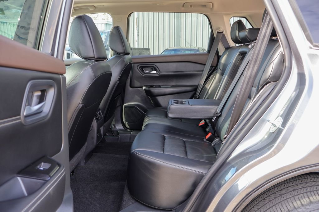 Used 2023 Nissan Rogue SL image 9