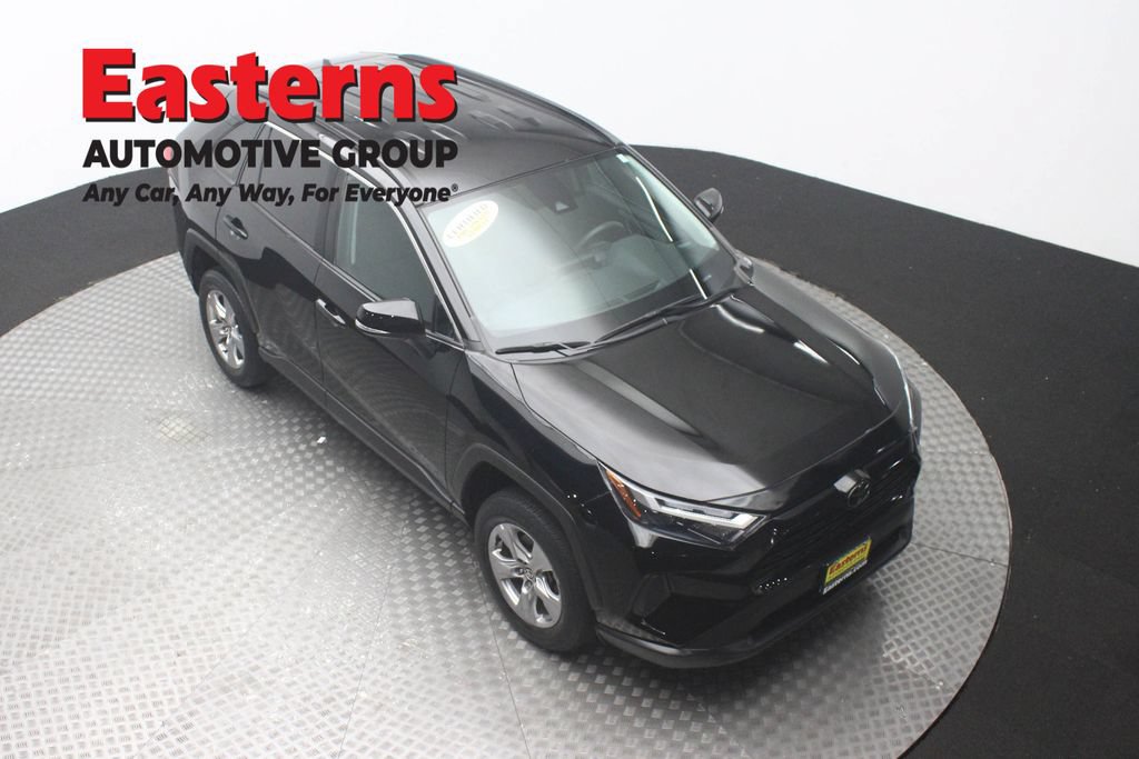 Used 2023 Toyota RAV4 XLE AWD/4WD image 3