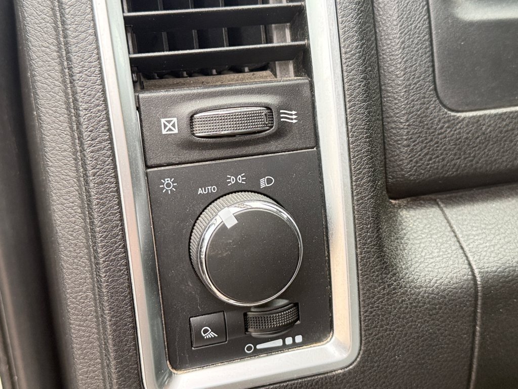 Used 2022 RAM 1500 Classic SLT AWD/4WD image 16
