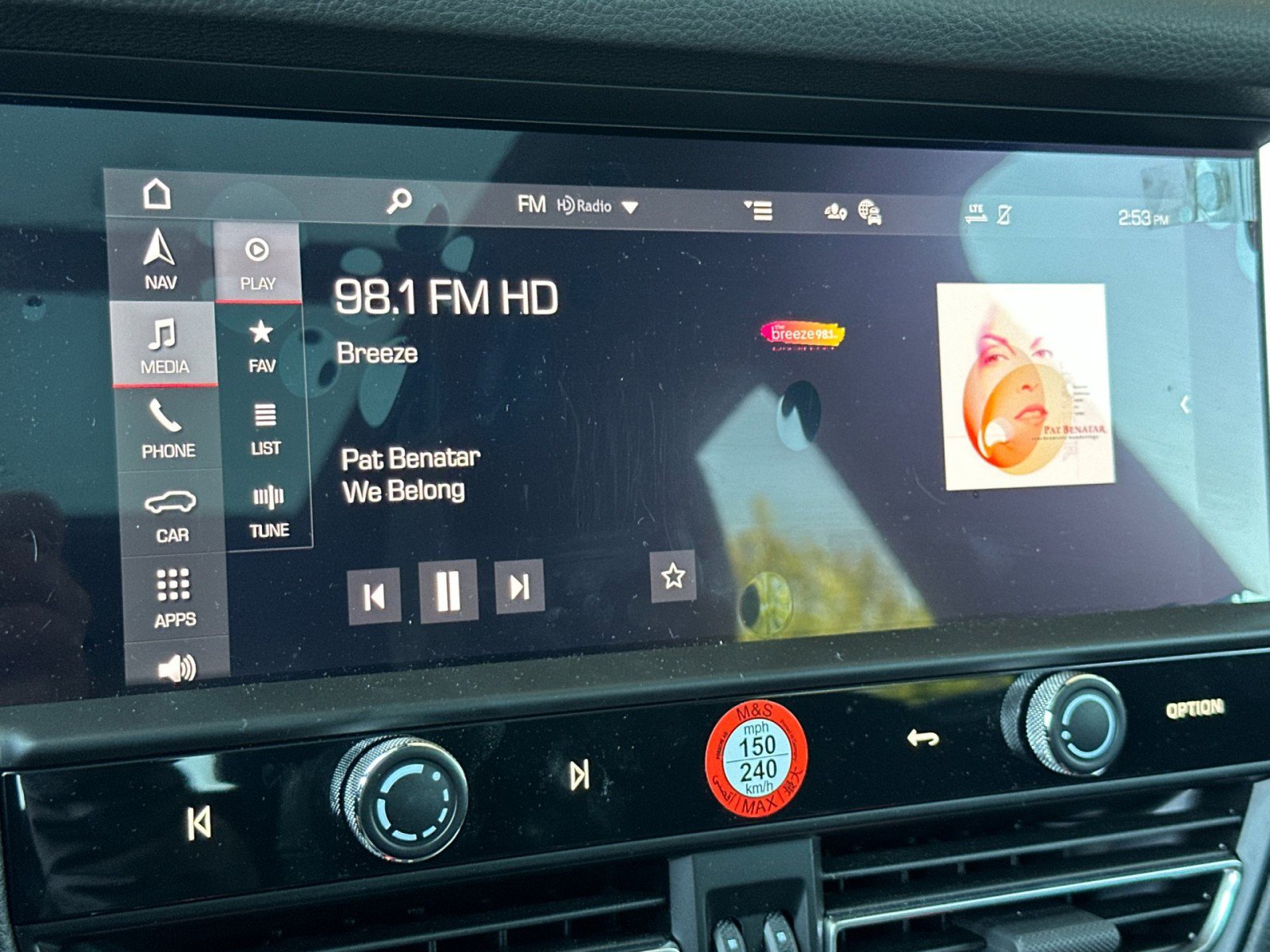 Certified 2025 Porsche Macan image 18