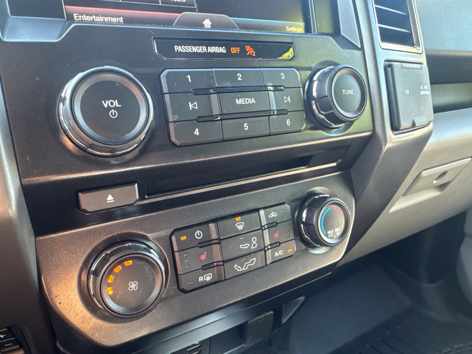 Used 2015 Ford F150 XLT w/ Equipment Group 302A Luxury AWD/4WD image 9