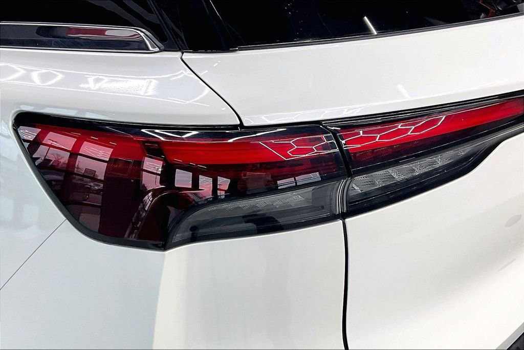 Used 2023 INFINITI QX60 Sensory w/ Vision Package image 23