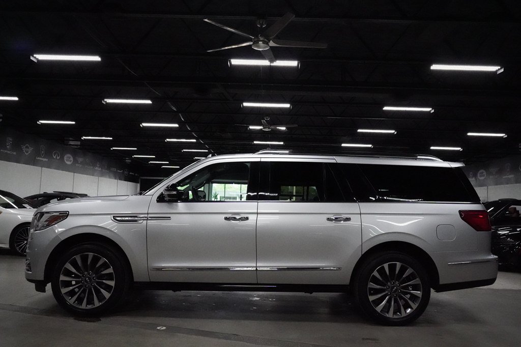 Used 2019 Lincoln Navigator L Select RWD image 2