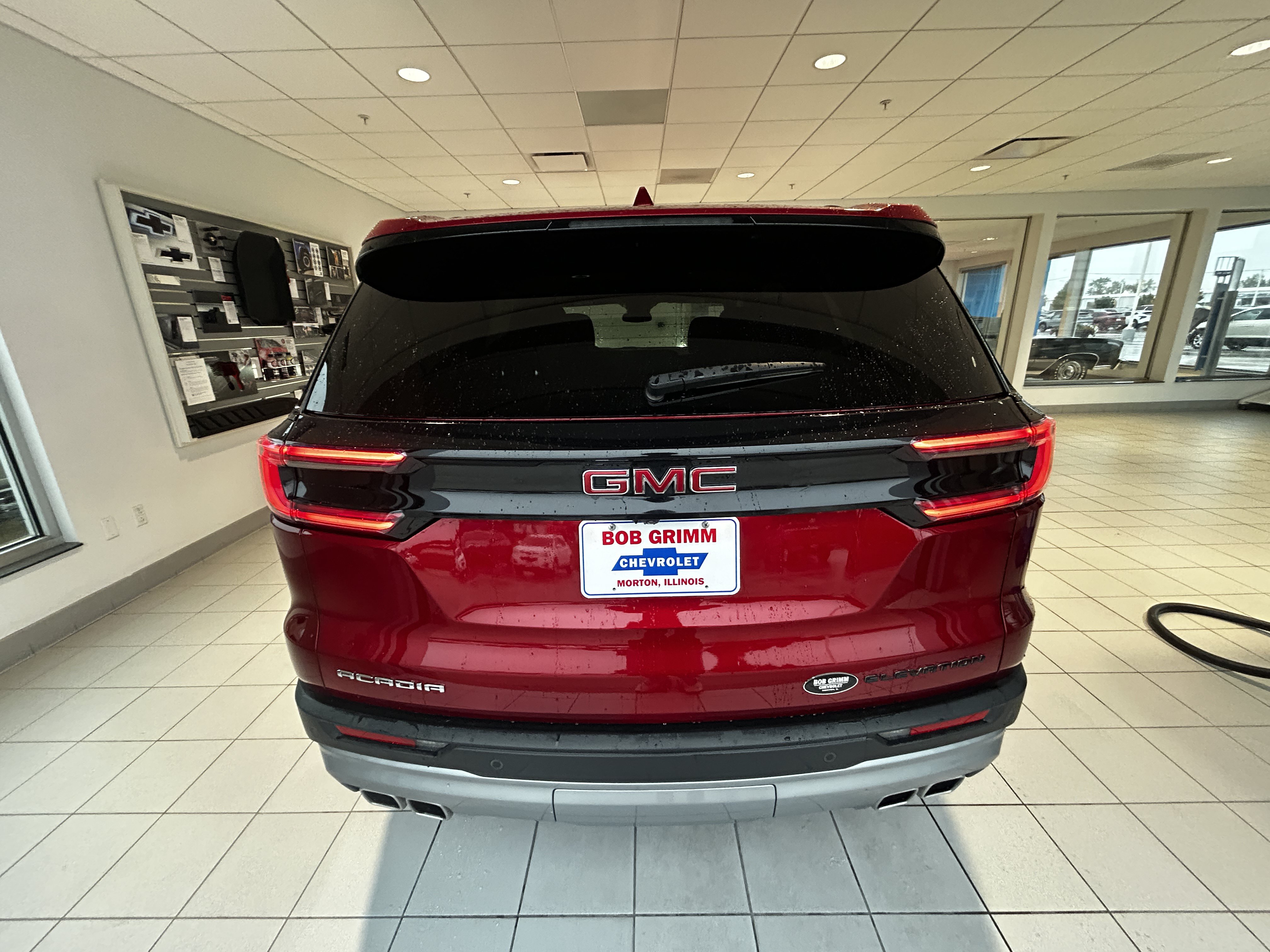 Used 2024 GMC Acadia Elevation w/ Luxury Package FWD image 8