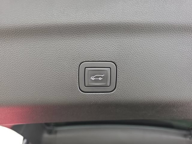 Used 2026 Cadillac Escalade ESV V w/ LPO, ONYX Package AWD/4WD image 36