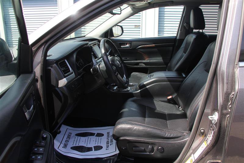 Used 2014 Toyota Highlander Limited FWD image 22